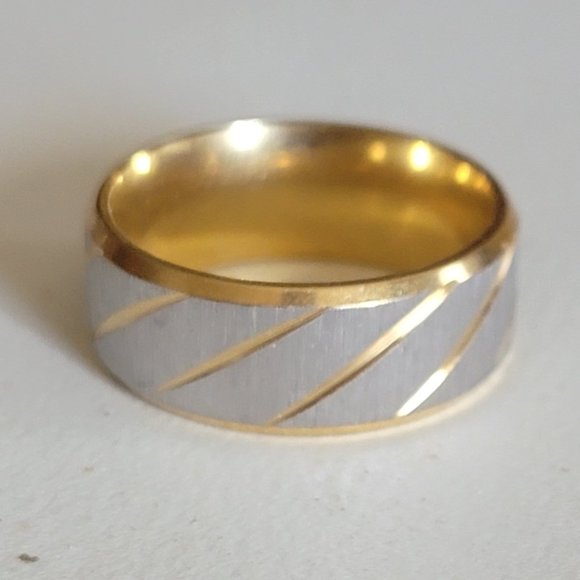 Frosted Wedding Ring Diagonal Slits Goldtone Silver Titanium Steel Sz 6  7 8 New - Picture 3 of 11